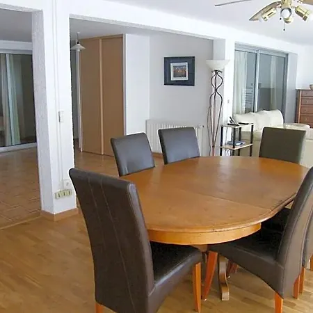 Hotel Paris-suresnes, 120m2, View On Eiffel Tower, 5km