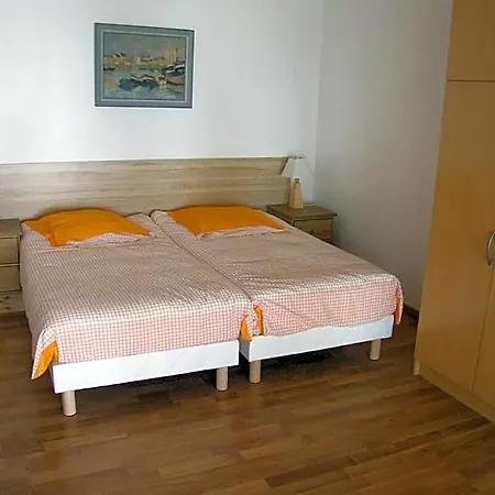 Hotel Paris-suresnes, 120m2, View On Eiffel Tower, 5km